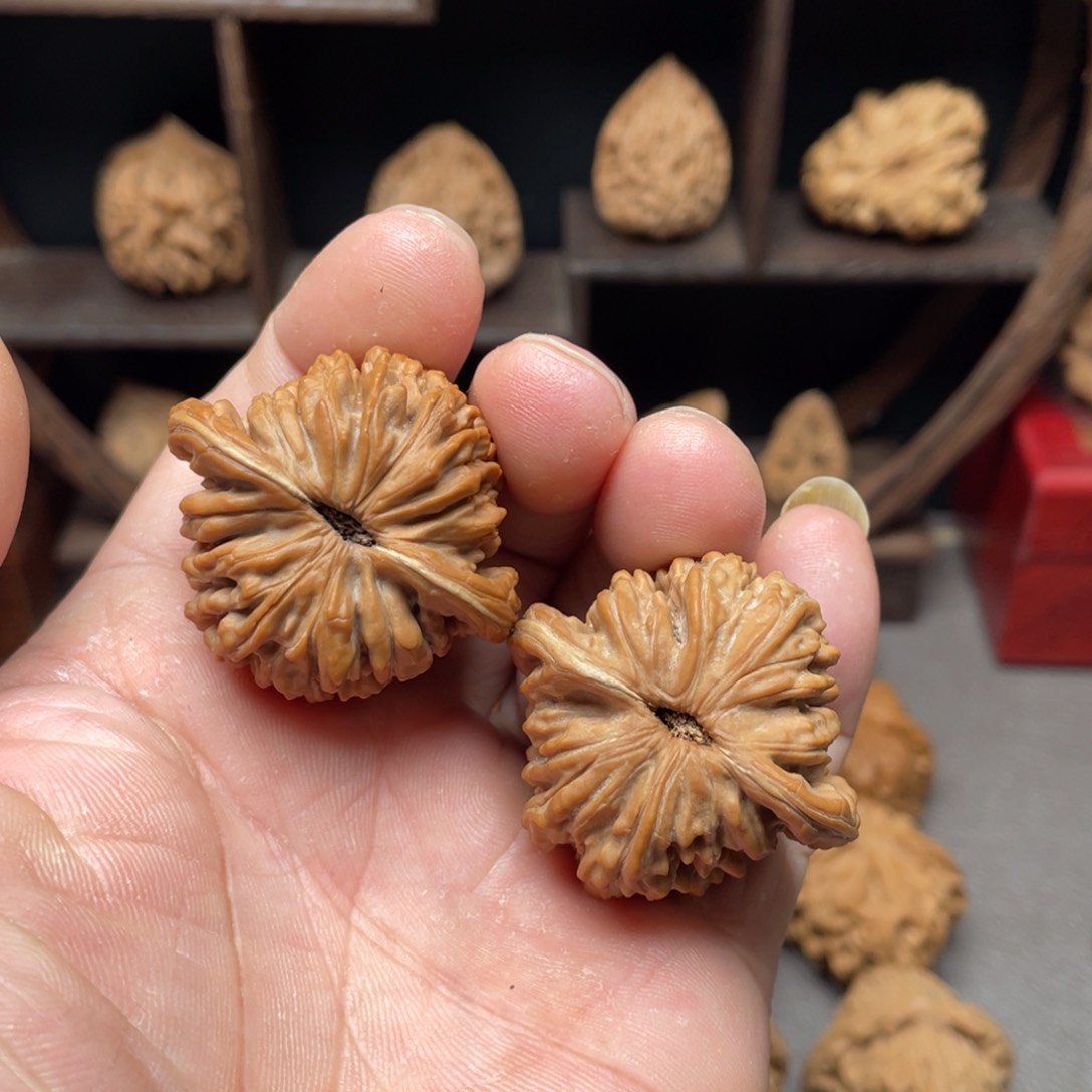 桃核把件40全品山地楼