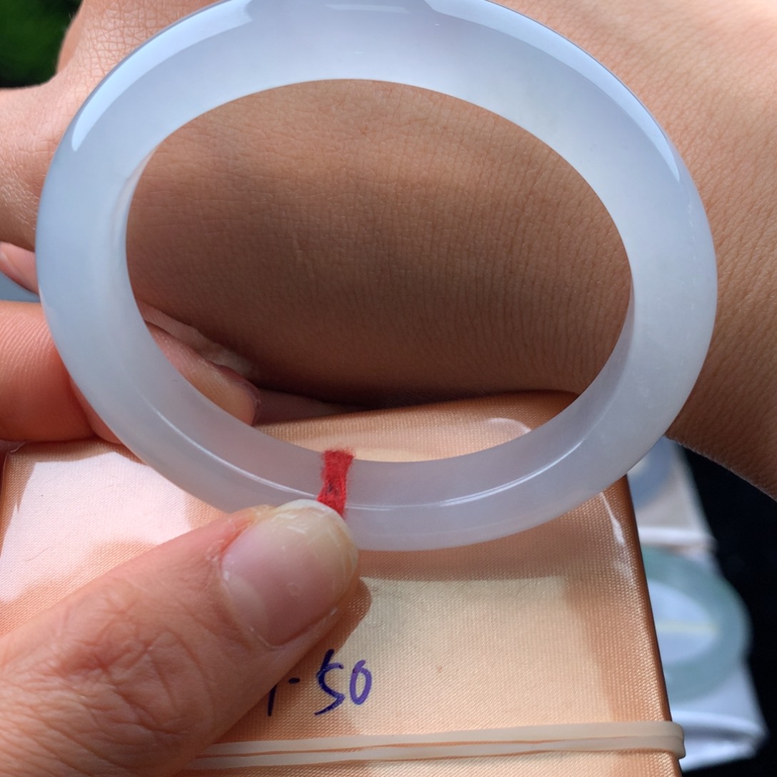 翡翠手镯未镶嵌手镯