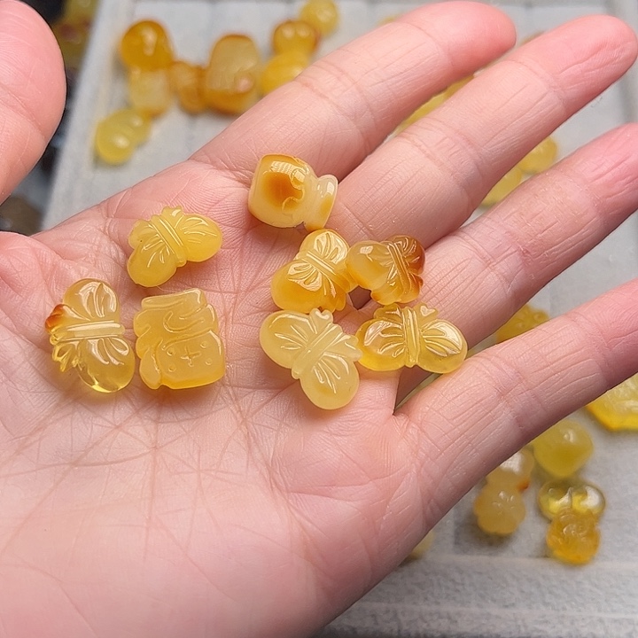 琥珀颈饰未镶嵌蜜蜡