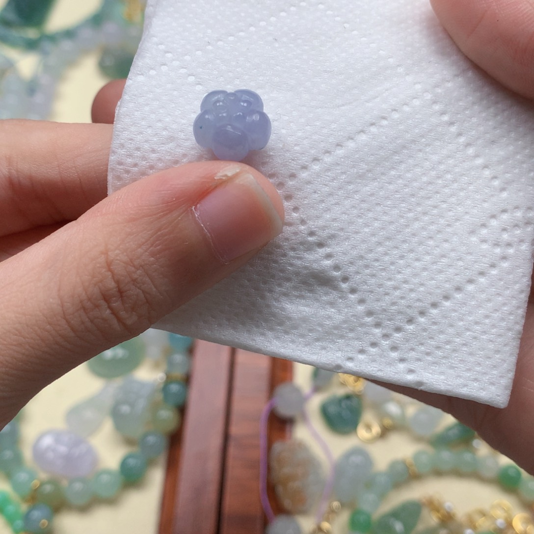 海***然翡翠未镶嵌颈饰是
