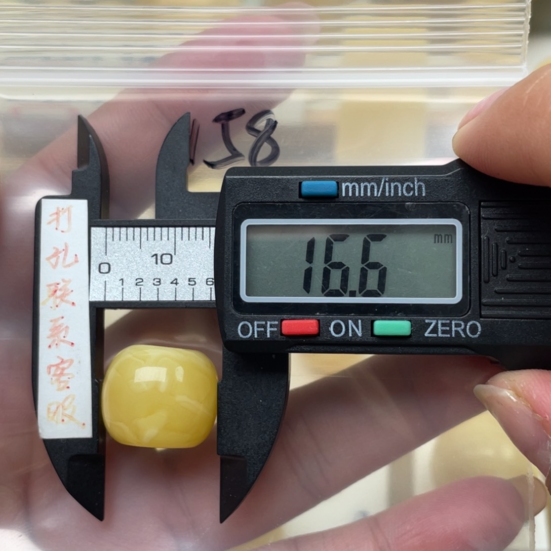 蜜蜡裸石未镶嵌大**长蜜蜡