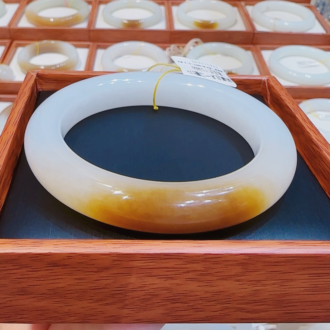 和田玉手镯未镶嵌糖白57