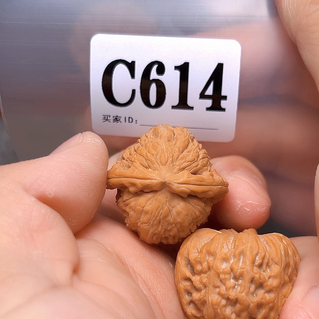 文玩核桃吊坠31白狮子