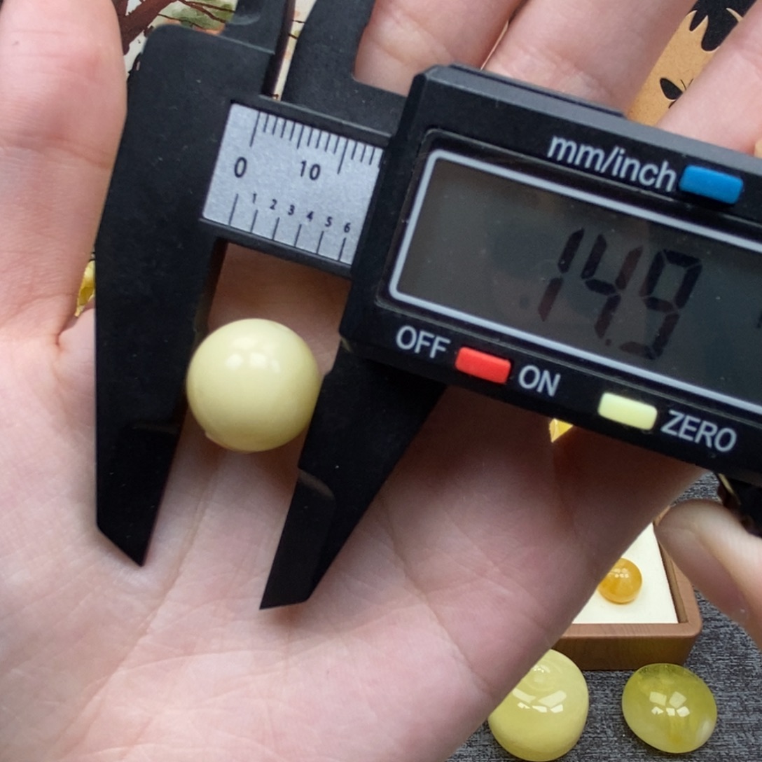 琥珀未镶嵌珠宝奇石