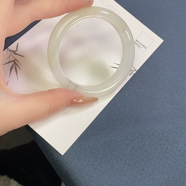 石英质玉未镶嵌手镯