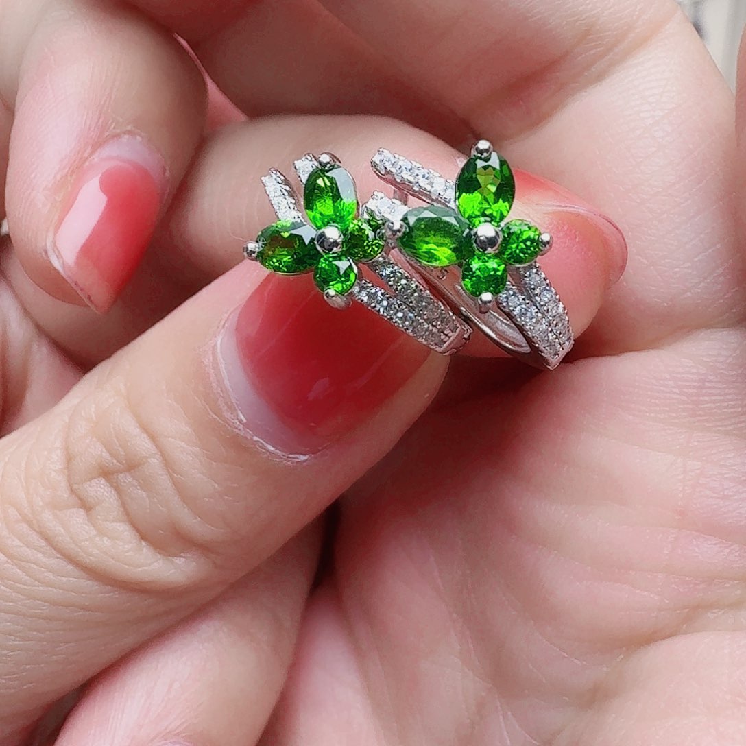 透辉石耳钉银S925镶嵌