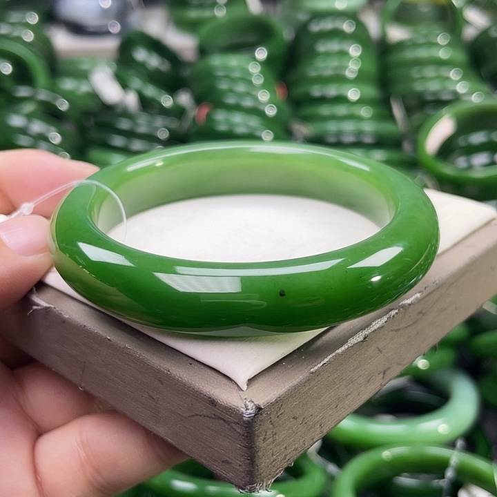 未镶嵌手镯和田玉（碧玉）