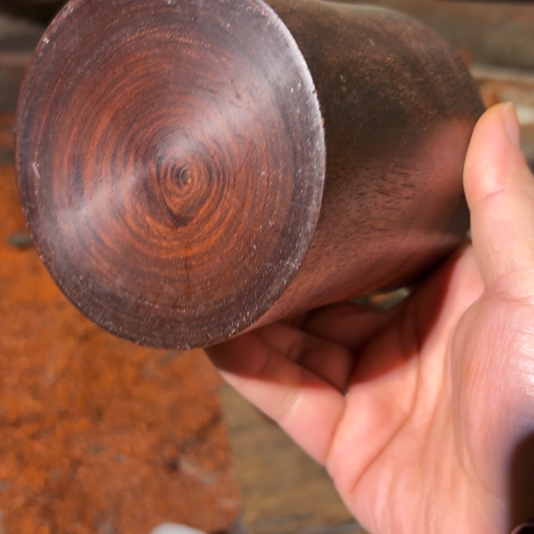 老***工染料紫檀（血檀）笔筒6476