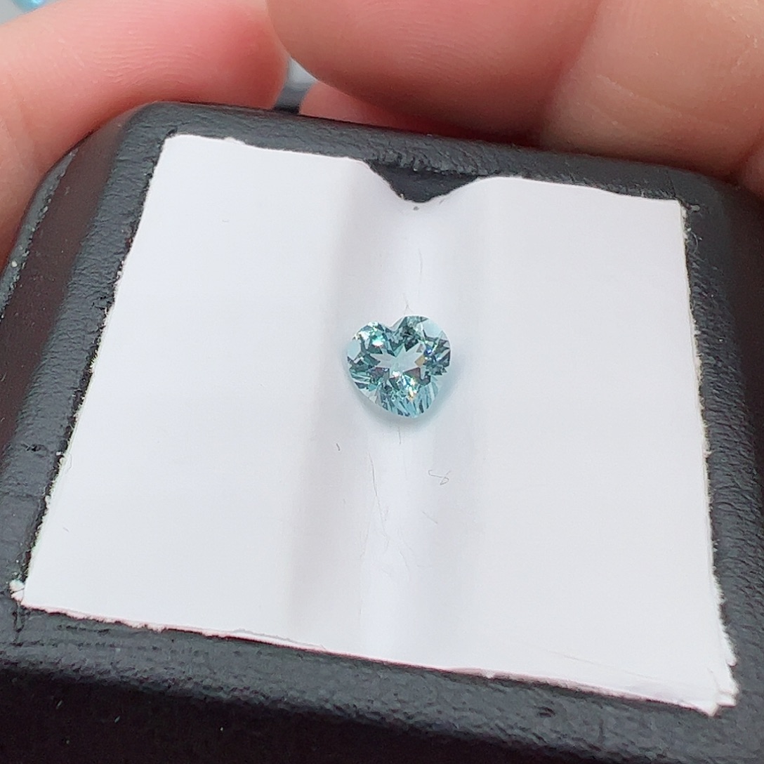 海蓝宝石裸石未镶嵌0.82克拉