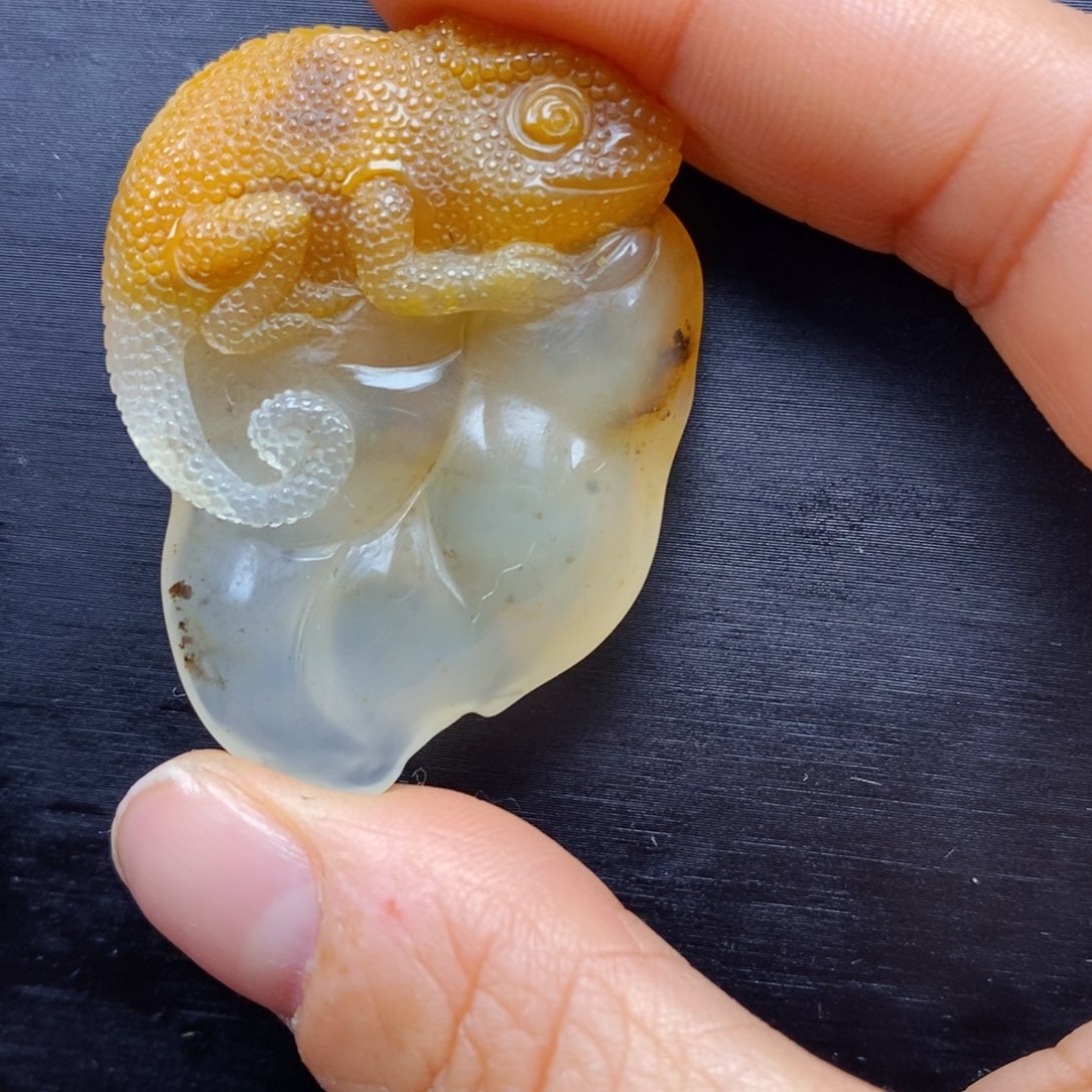 石英质玉（黄龙玉）颈饰未镶嵌