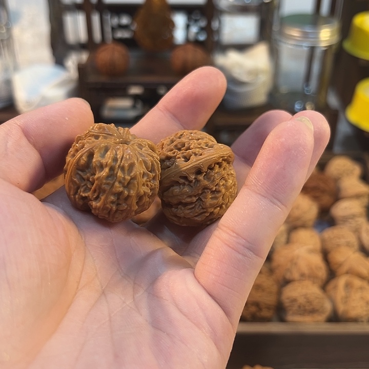 女娲石手念小对子