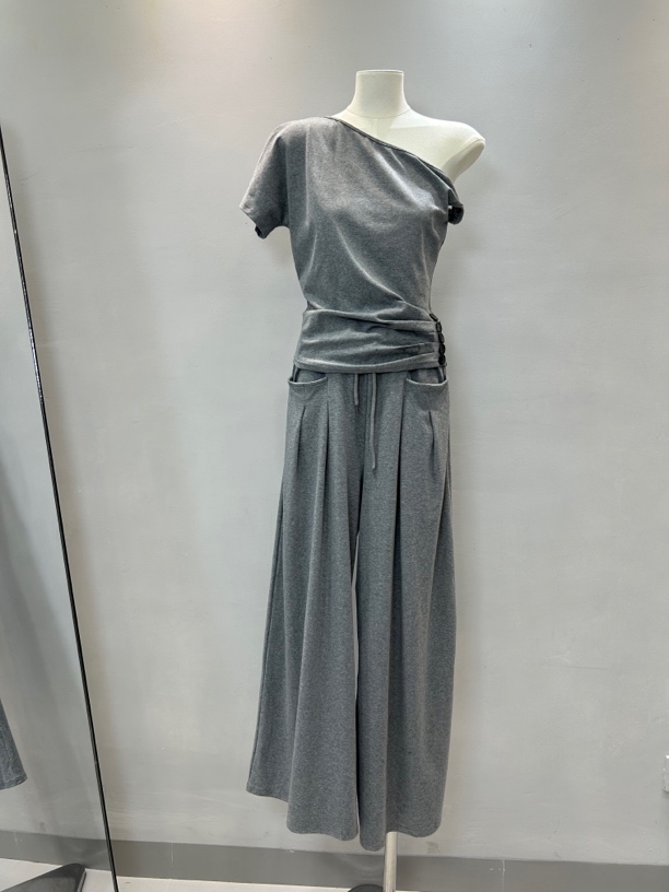 辣妹风性感风斜肩上衣+阔腿长裤