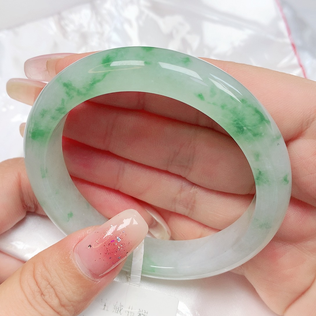 翡翠手镯未镶嵌抖音731