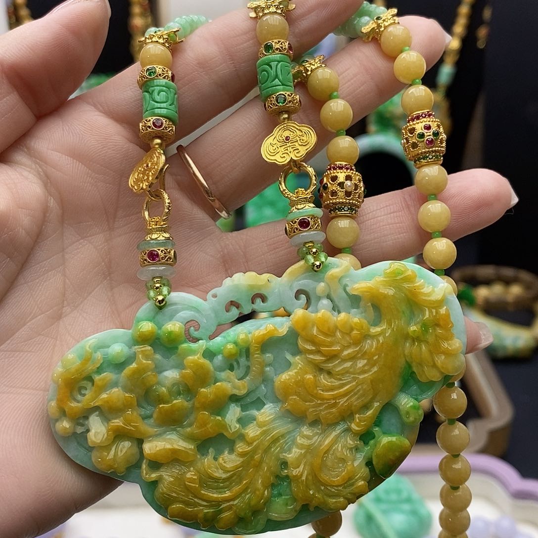 翡翠颈饰未镶嵌天然