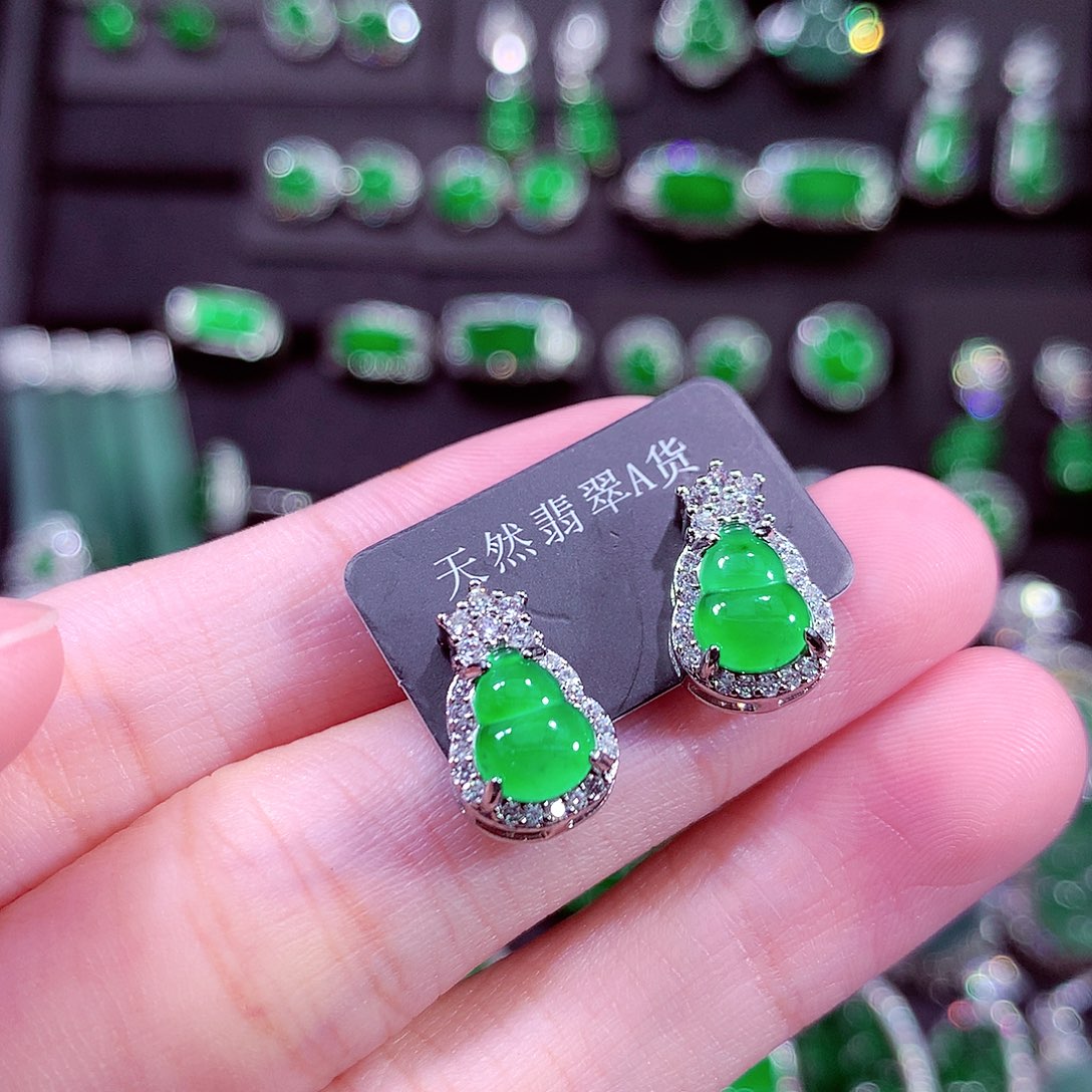 翡翠未镶嵌颈饰刀*儿天然