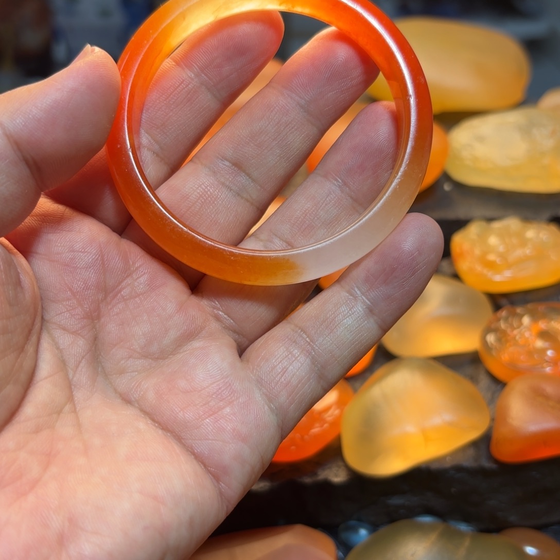 阿***宏石英岩玉未镶嵌手镯