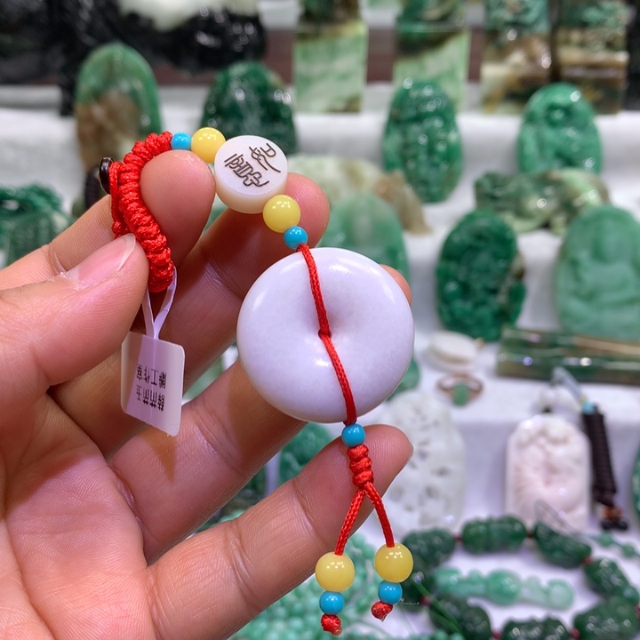 独山玉未镶嵌颈饰