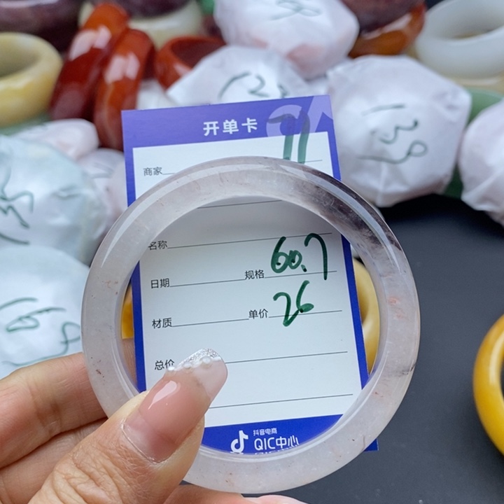 石英质玉手镯未镶嵌