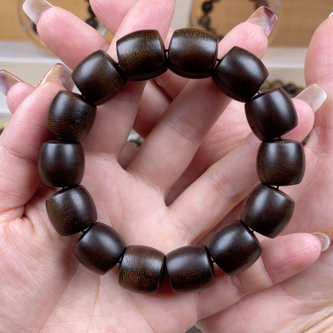 沉香手串物**了越南芽庄白奇楠