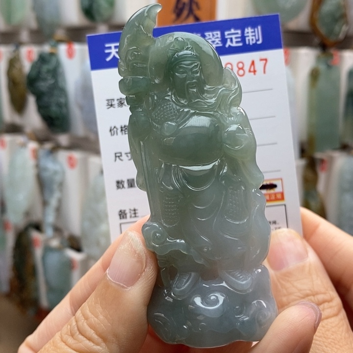 翡翠颈饰未镶嵌关公