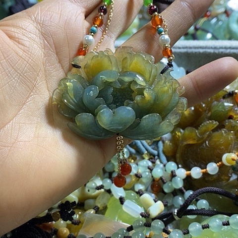 岫玉颈饰未镶嵌一个