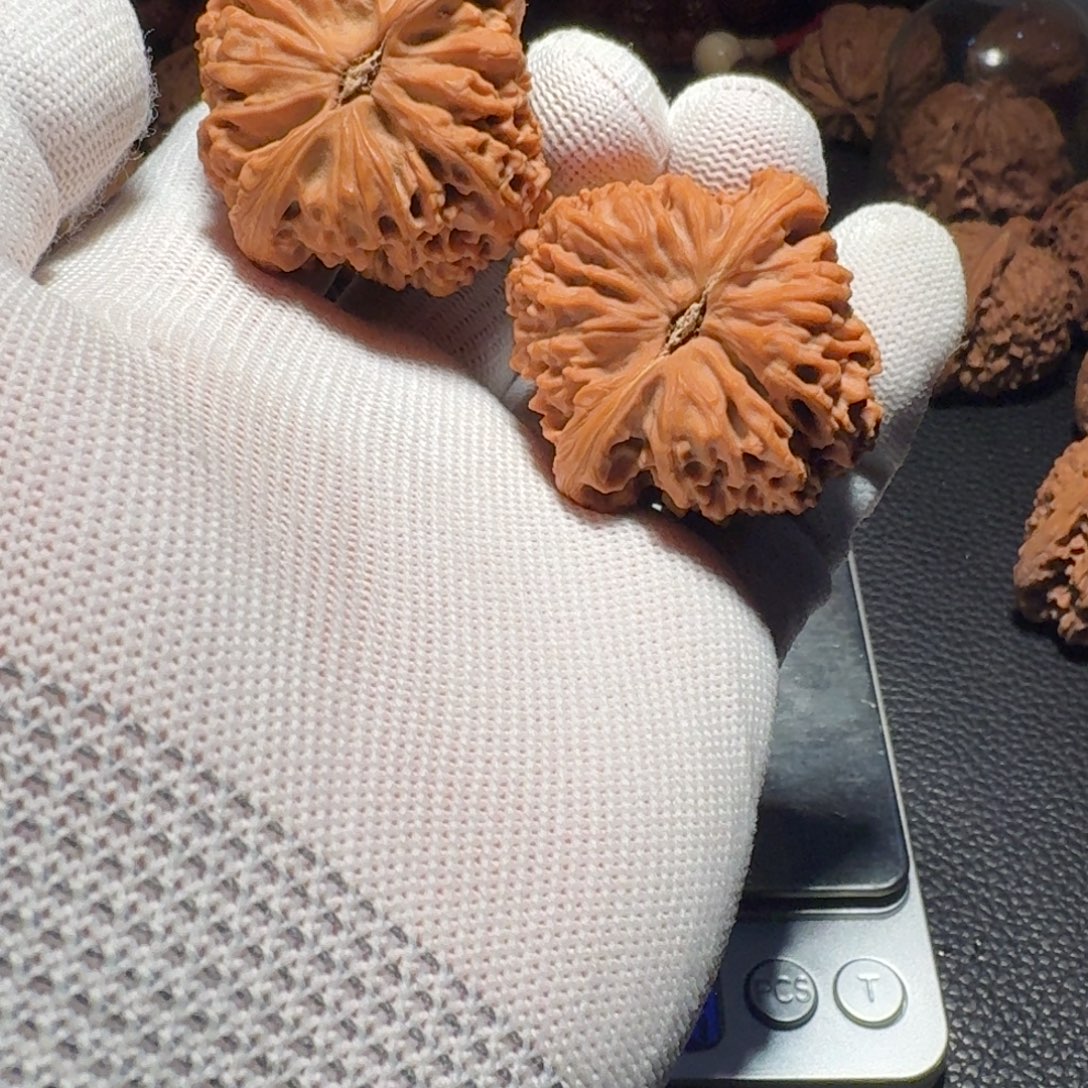 枫***.文玩核桃吊坠有黄有黄