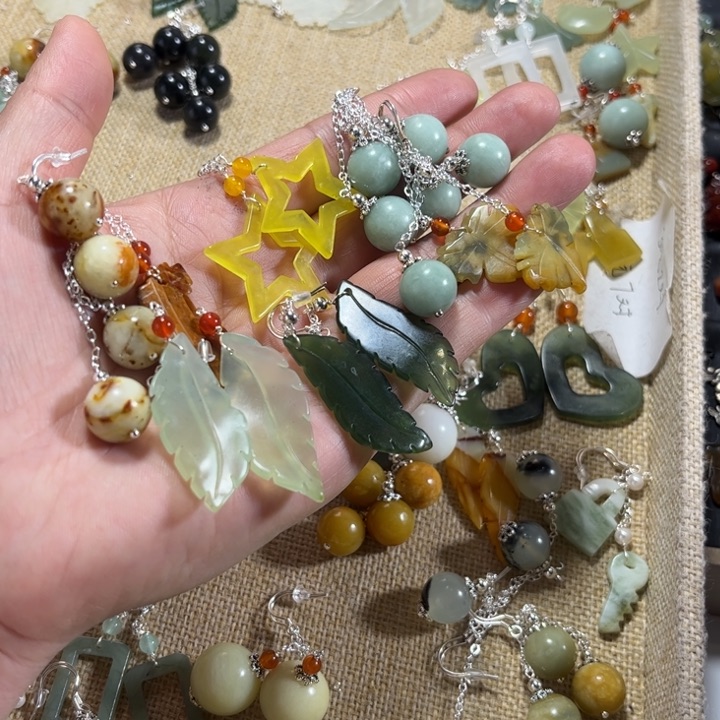 蛇纹石玉耳饰未镶嵌