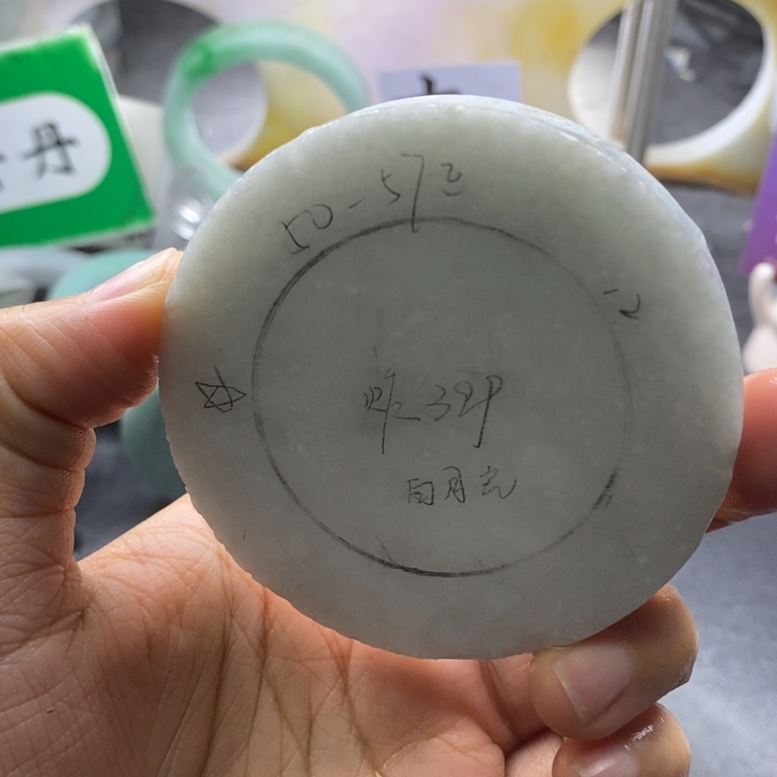 定制翡翠未镶嵌翡翠手镯