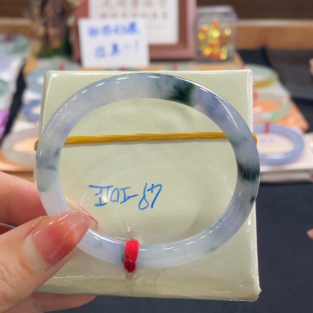 翡翠手镯未镶嵌52贵