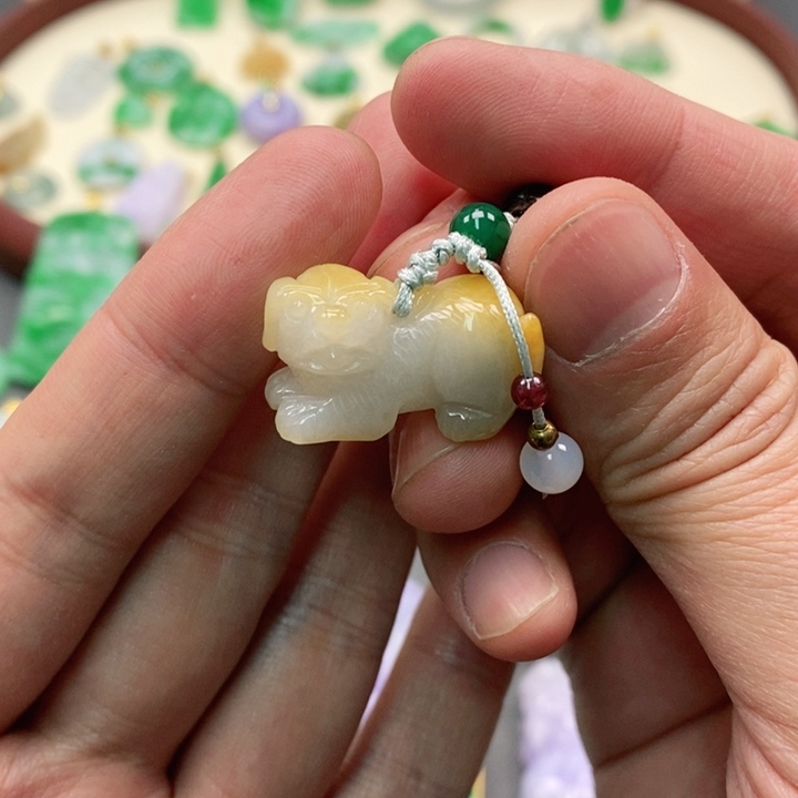 翡翠颈饰未镶嵌吊坠