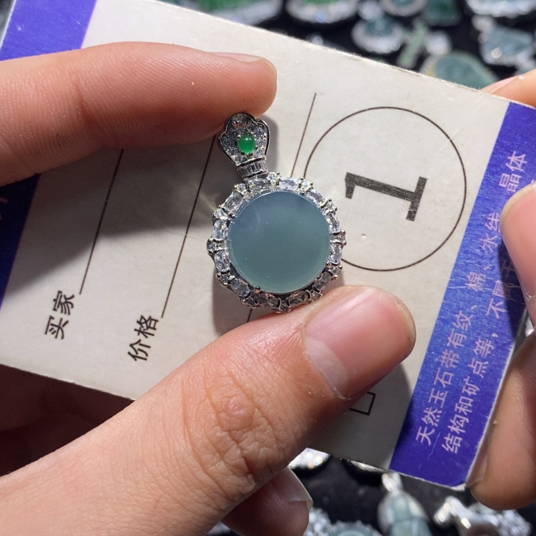 翡翠未镶嵌颈饰翡翠