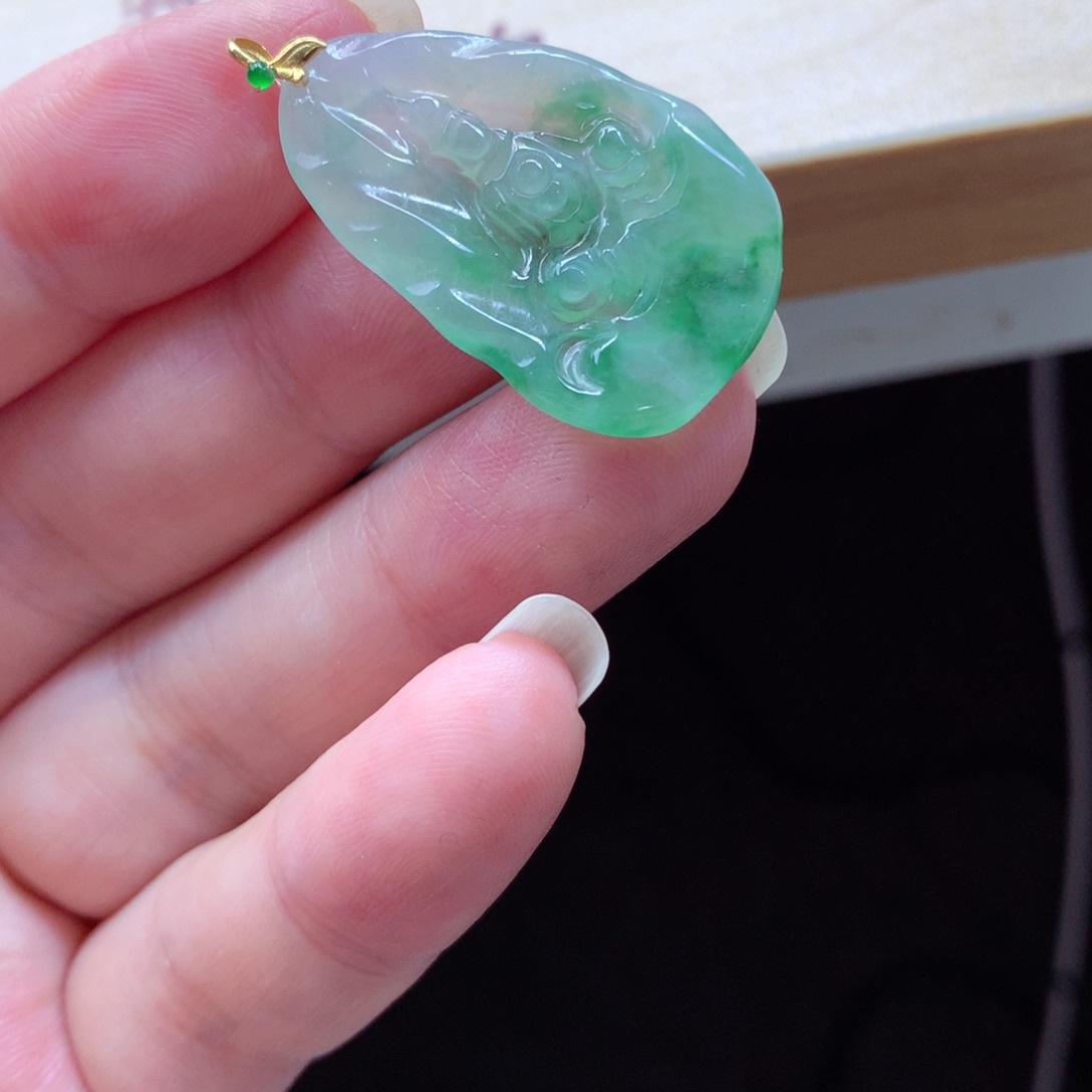 翡翠颈饰18K金镶嵌吊坠