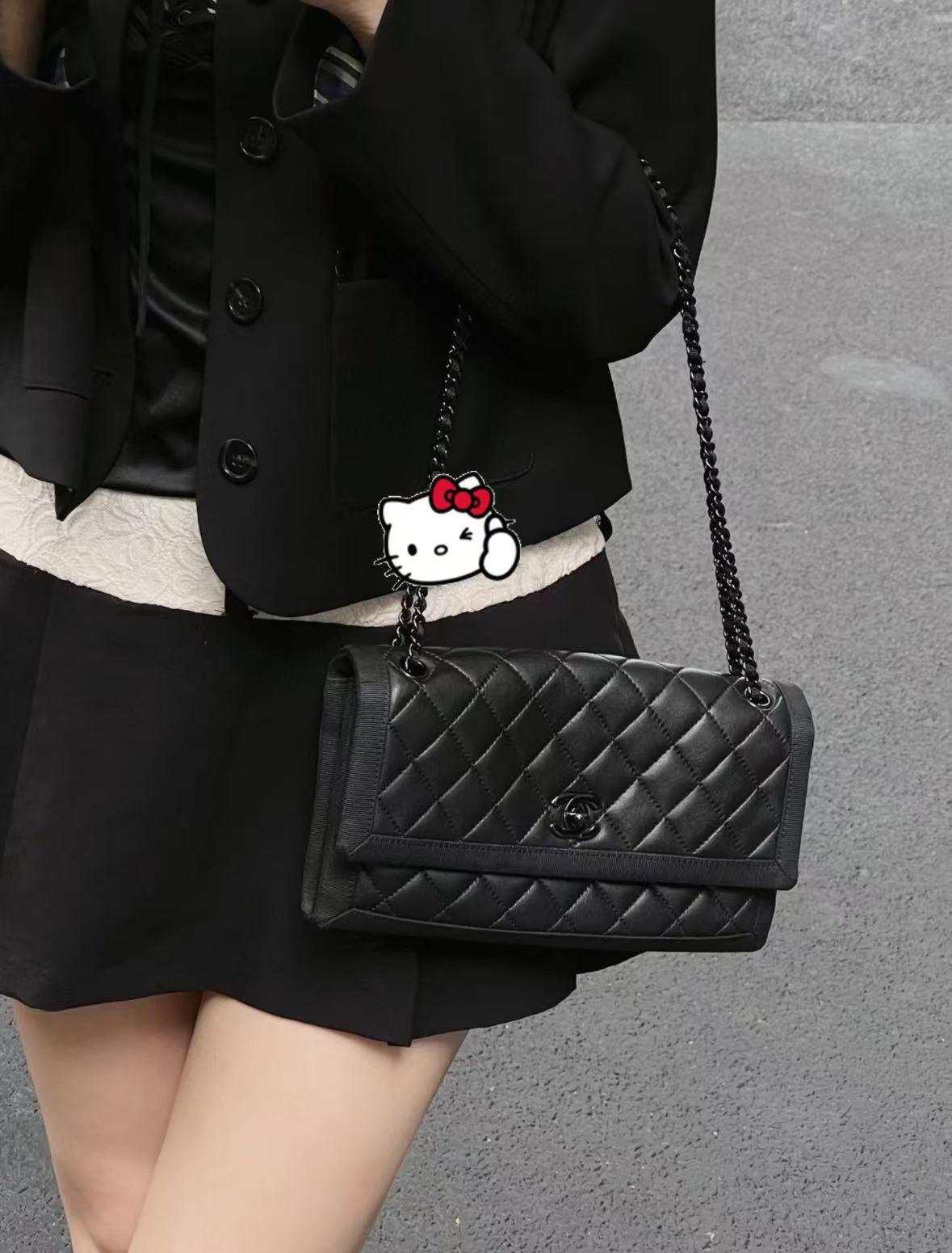 95新 Chanel/香奈儿 展会外场   拼皮so black斜挎包