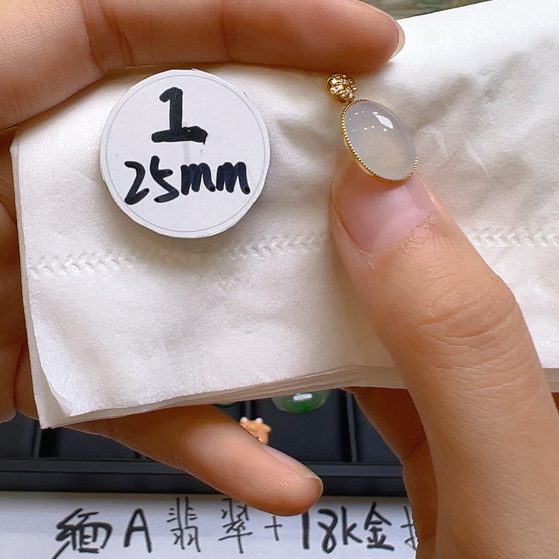 翡翠颈饰18K金镶嵌翡翠