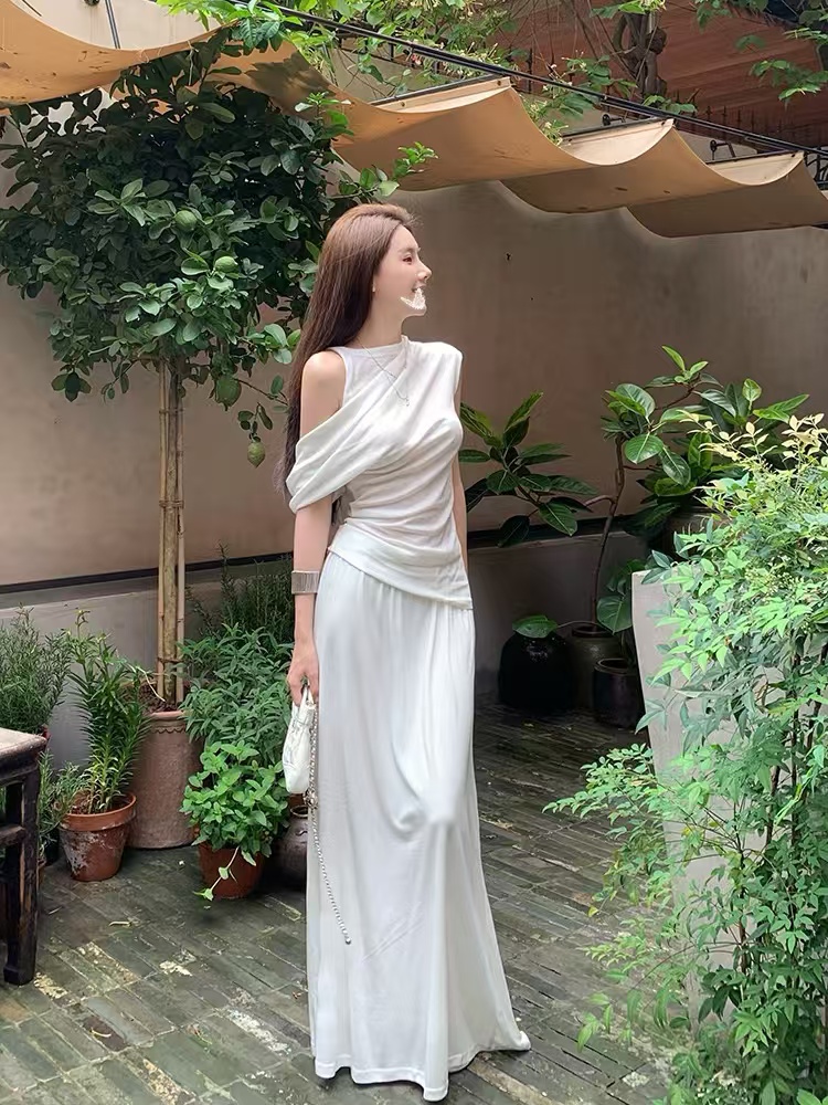 优秀的金蘑菇夏季新款时尚斜肩设计感上衣+长款垂感半身裙套装