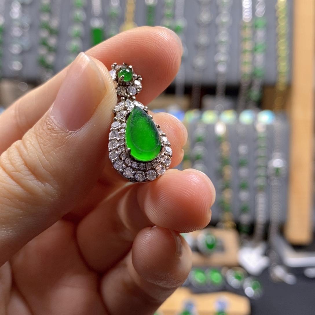 颈饰银S925镶嵌翡翠水滴