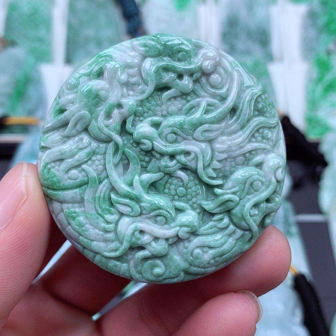 翡翠颈饰未镶嵌翡翠吊坠