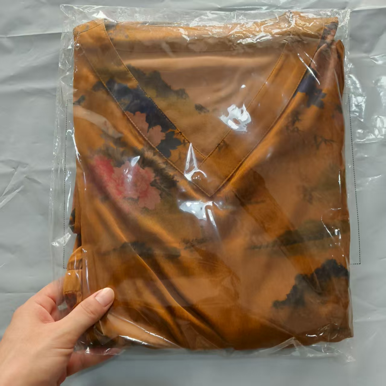 52822 香云缎连衣裙