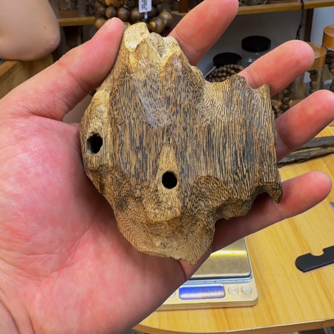 沉香碎屑沉香乌身圆叶一代苗老货47克