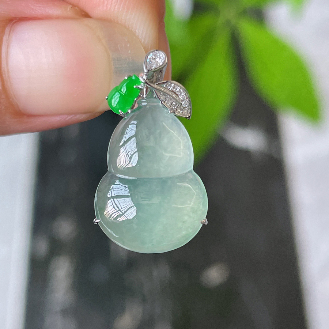 18k金镶嵌天然缅甸A货冰晴葫芦翡翠吊坠