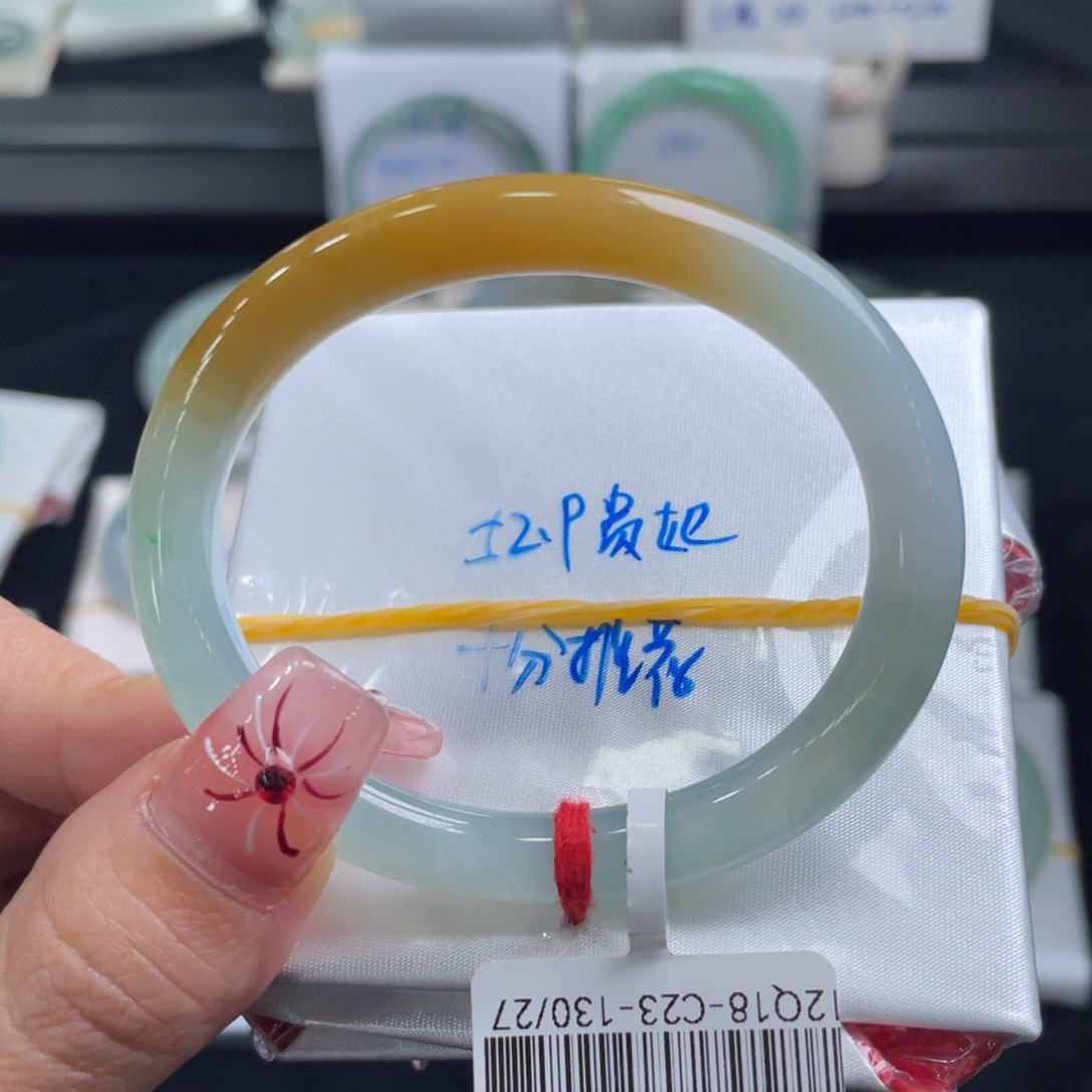 翡翠手镯未镶嵌翡翠手镯