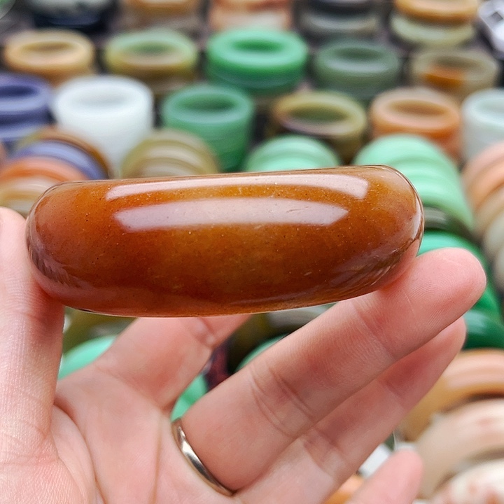 未镶嵌手镯（圆镯）石英质玉