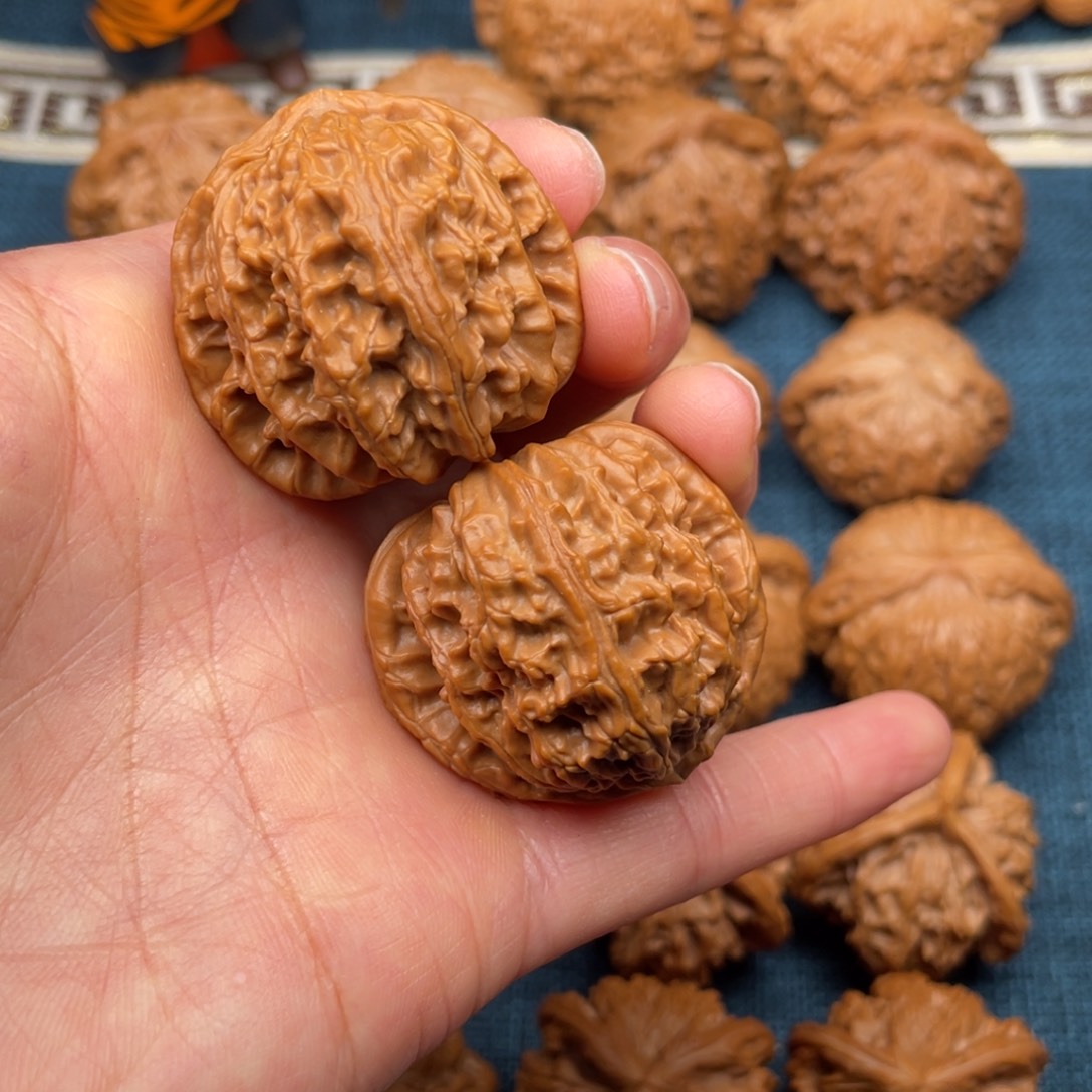 文玩核桃把件36.8全品毕业三角白