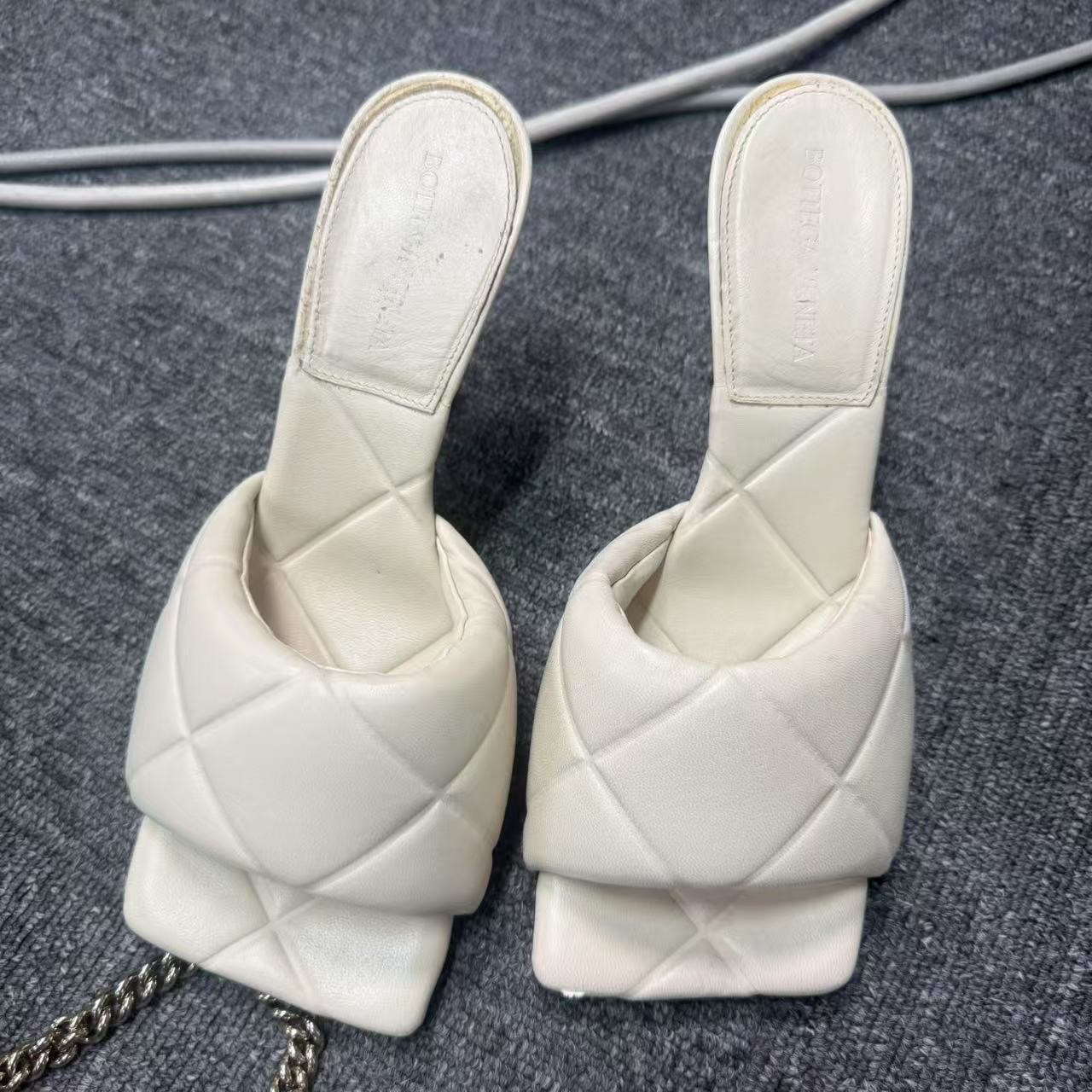 95新 BOTTEGA VENETA/葆蝶家 葆蝶家白色泡芙高跟鞋37码