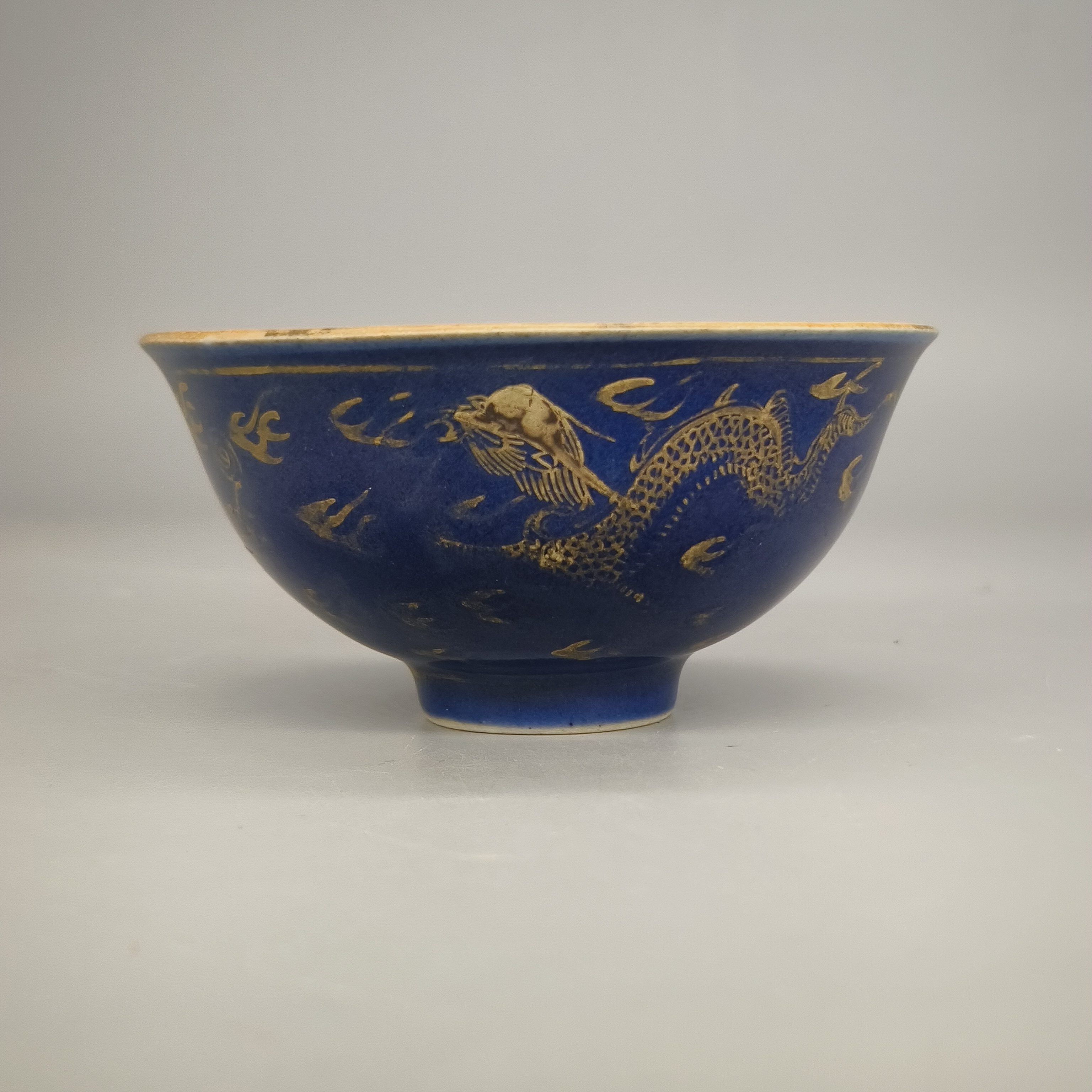 52502018*清乾隆祭蓝釉描金龙纹茶圆/瓷器五/江苏省文物总店