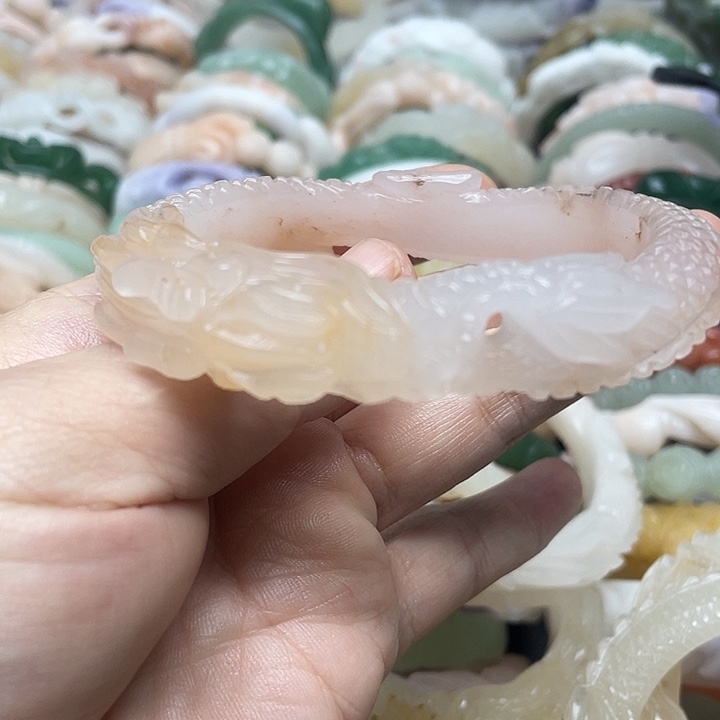 未镶嵌手镯石英岩玉