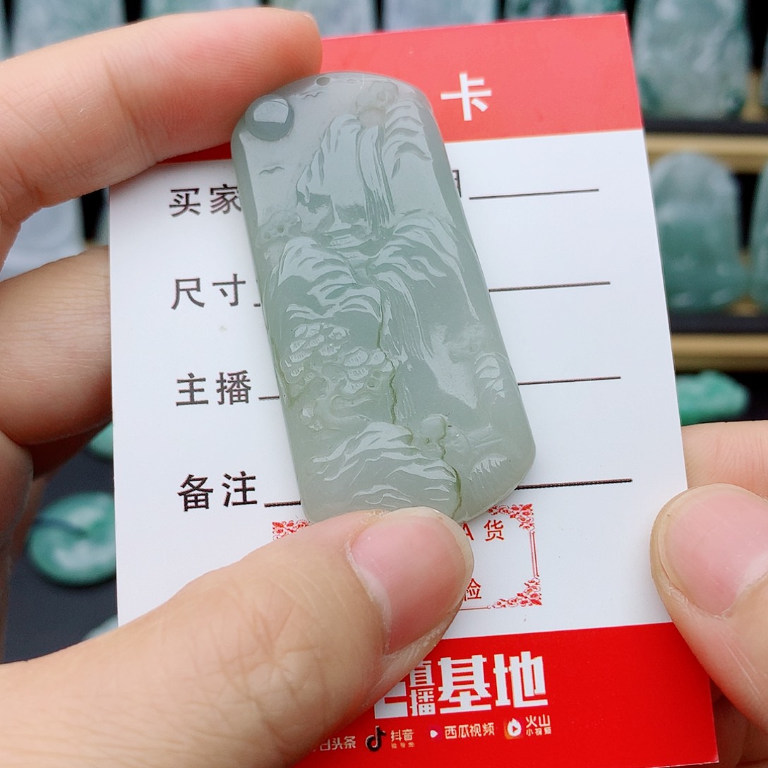 翡翠未镶嵌颈饰山水