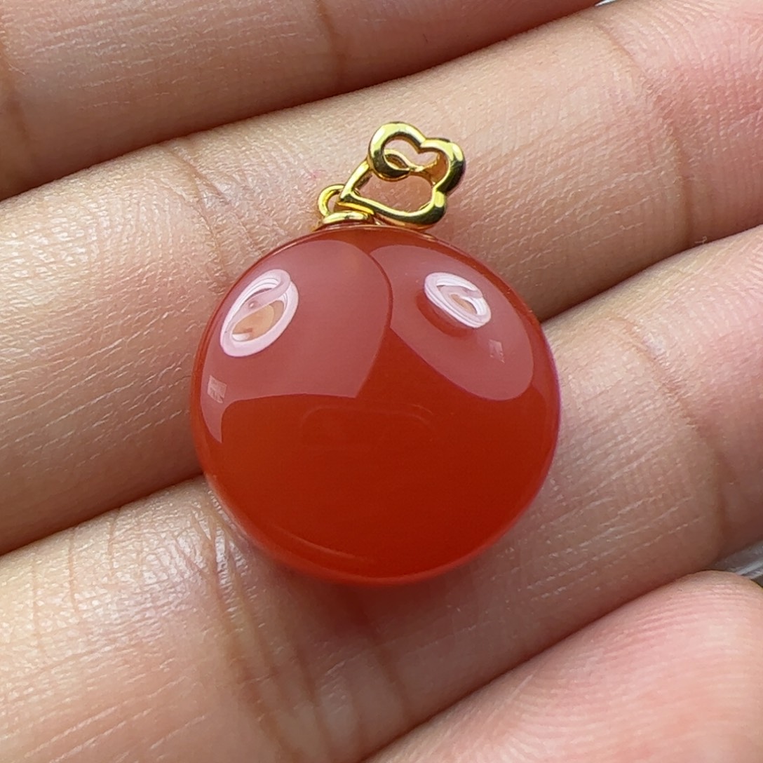 18K金镶嵌吊坠南红玛瑙