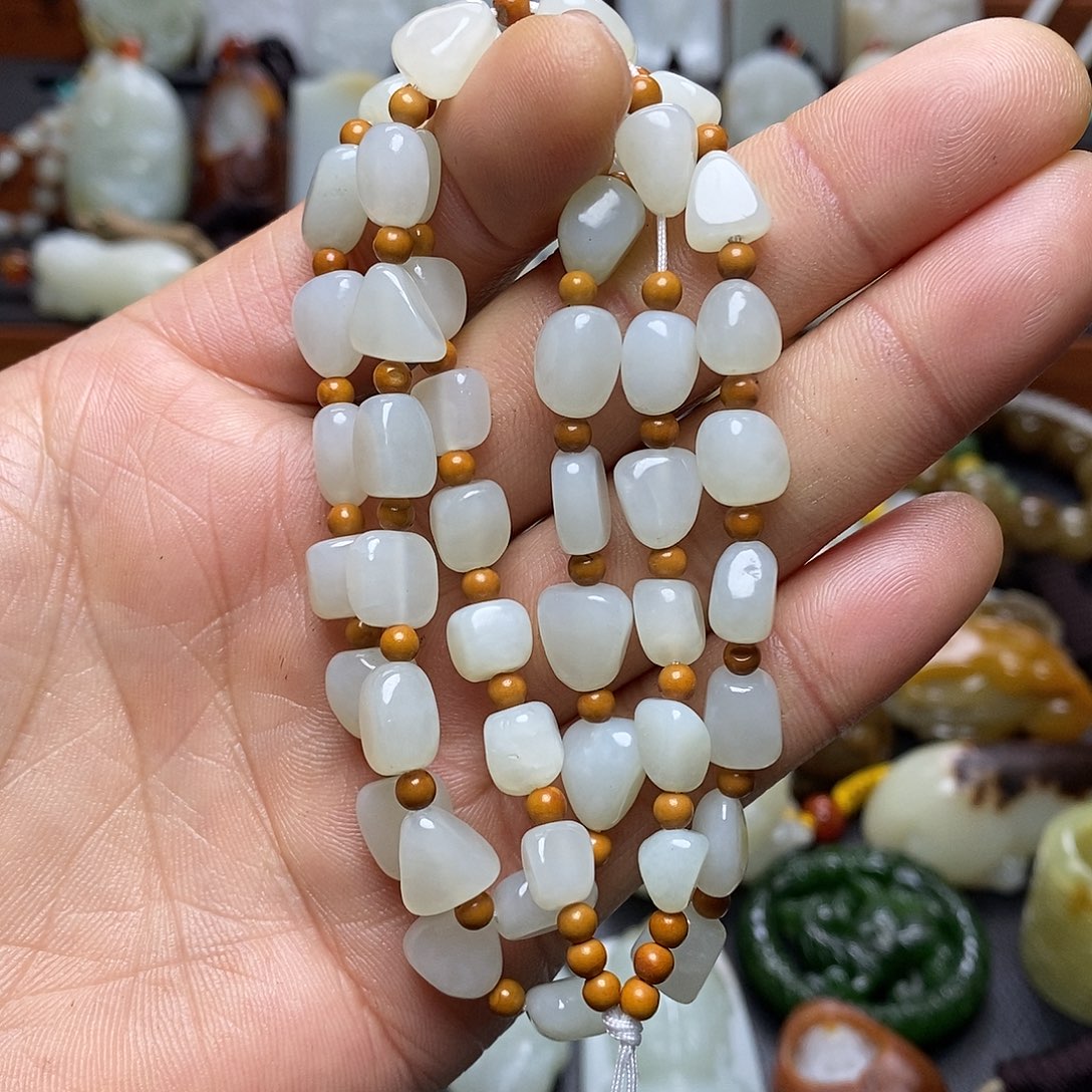 和田玉颈饰未镶嵌