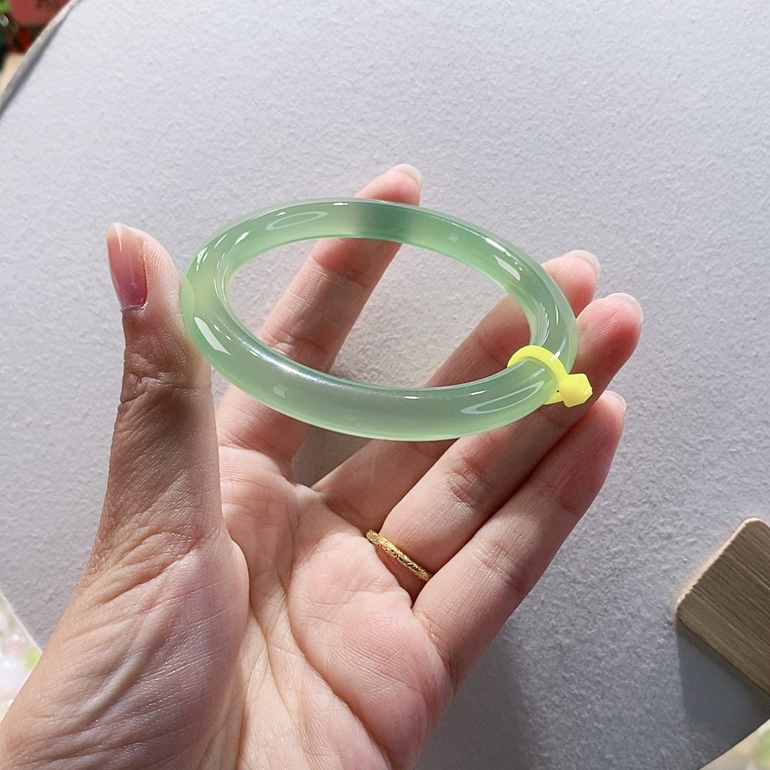 玛瑙/玉髓手镯未镶嵌?****53.0